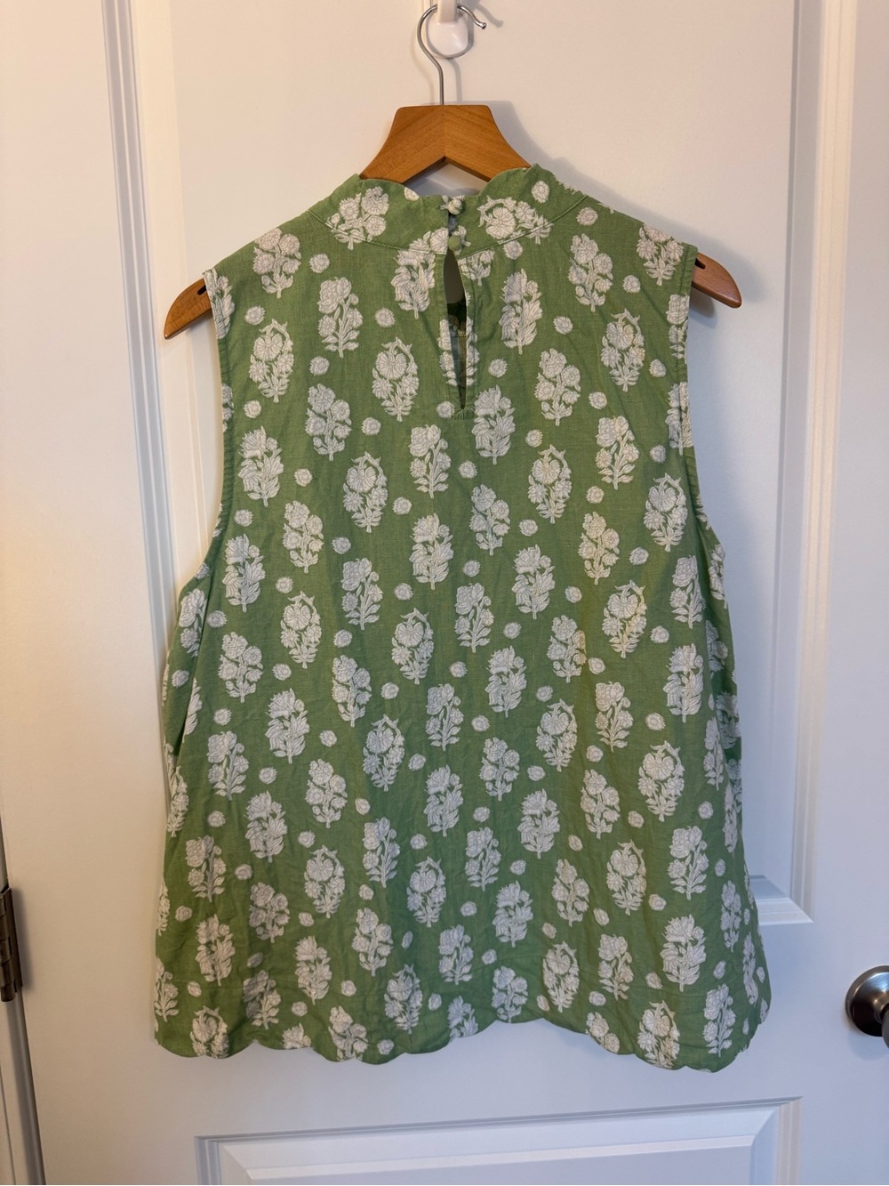 crown & ivy Green Floral Mock Neck Sleeveless Top - Picture 3 of 4